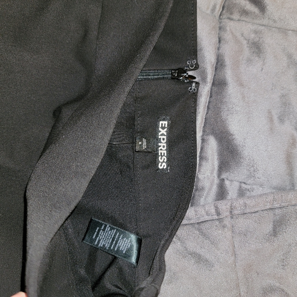 Express Suit - Picture 4 of 7